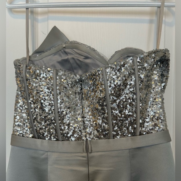 Elegant Silver Strapless Gown - Picture 4 of 4